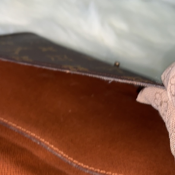 225 Pre Owned Authentic Vintage Louis Vuitton Monogram Crossbody Bag - Picture 9 of 15